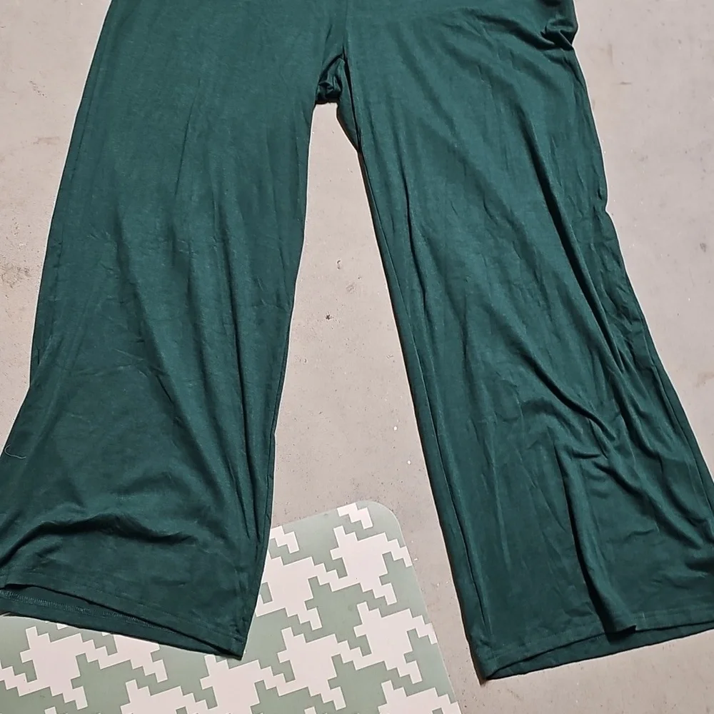 Nwt Green Jumpsuit with Lace Trim And Pockets - Picture 3 of 8